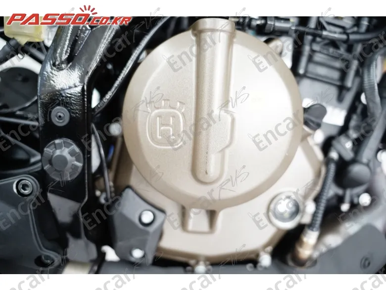 Husqvarna Svartpilen 401 - фото 4