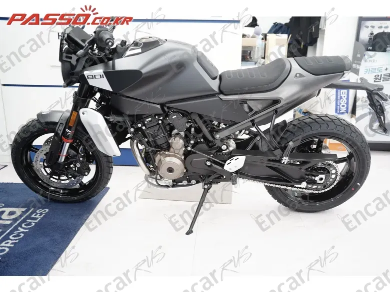 Husqvarna Svartpilen 701 - фото 1