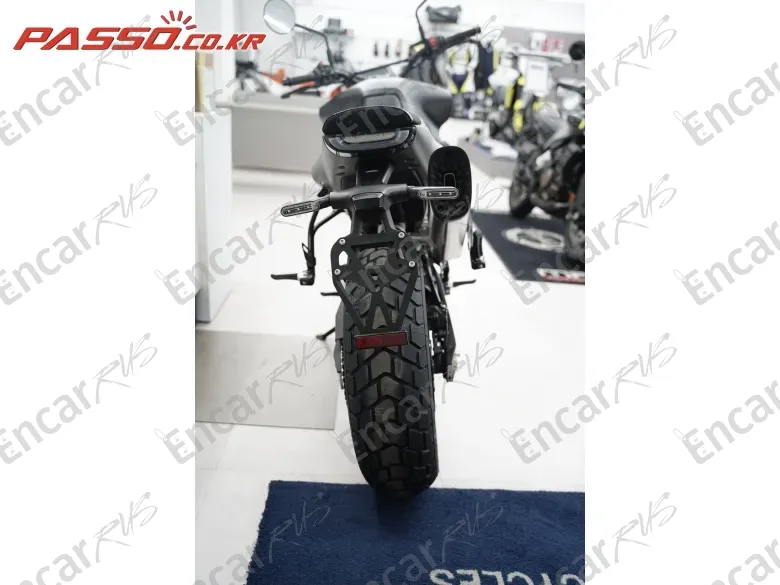 Husqvarna Svartpilen 701 - фото 2