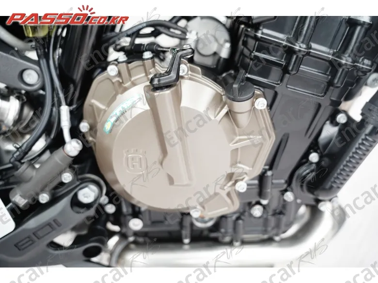 Husqvarna Svartpilen 701 - фото 4