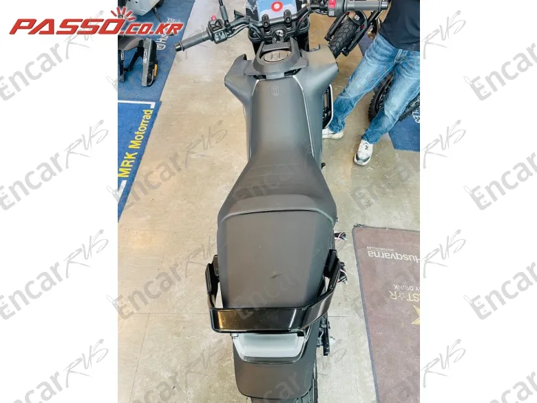 Husqvarna Svartpilen 401 - фото 2