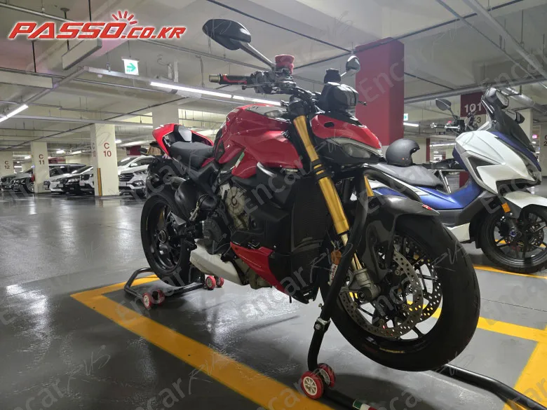 Ducati Streetfighter V4 S - фото 0