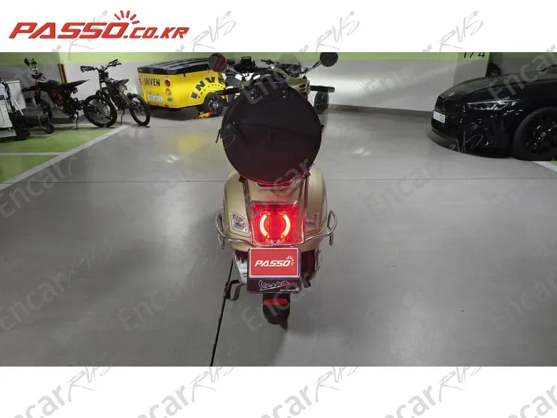 Vespa Gts 300 75th Special Edition - фото 2