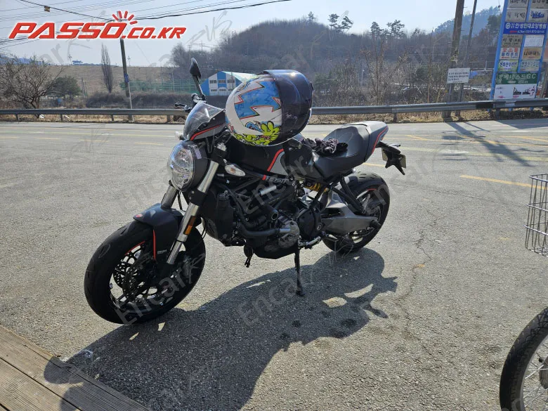 Ducati Monster 821 Stealth - фото 1