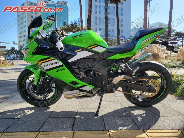 KAWASAKI NINJA ZX 4 RR - фото 1