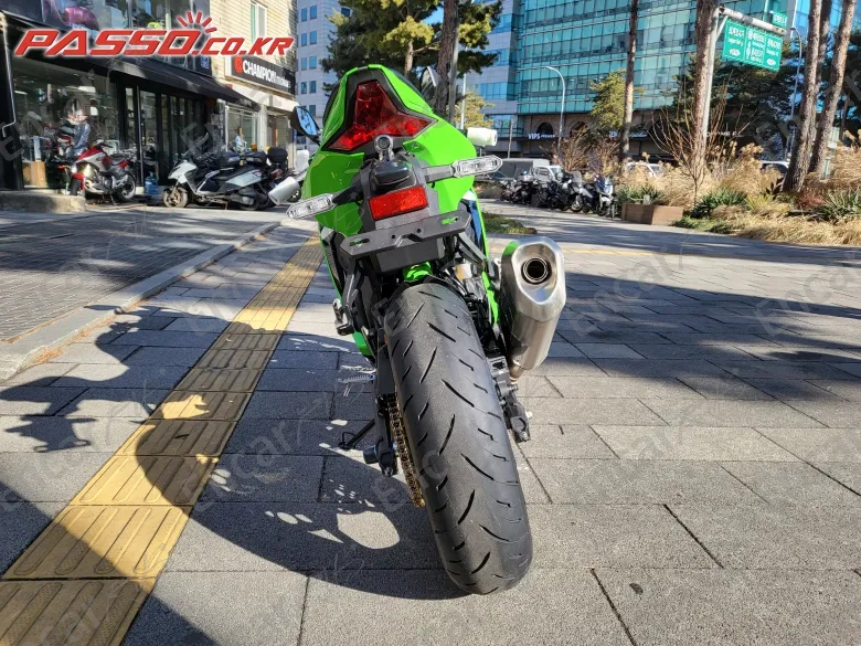 KAWASAKI NINJA ZX 4 RR - фото 2