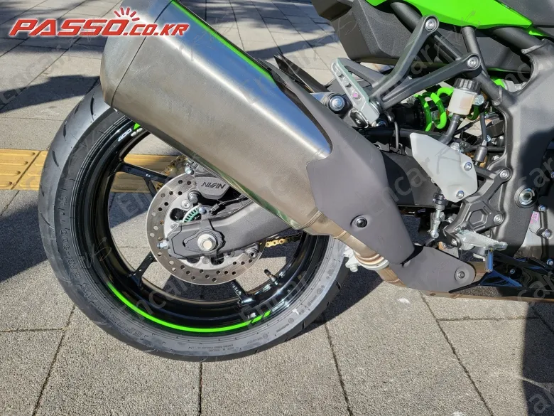 KAWASAKI NINJA ZX 4 RR - фото 4