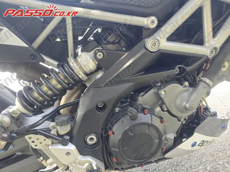 Aprilia Dorsoduro 750 - фото 4