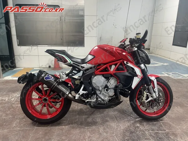 Mv Agusta Brutale 800 Dragster - фото 0