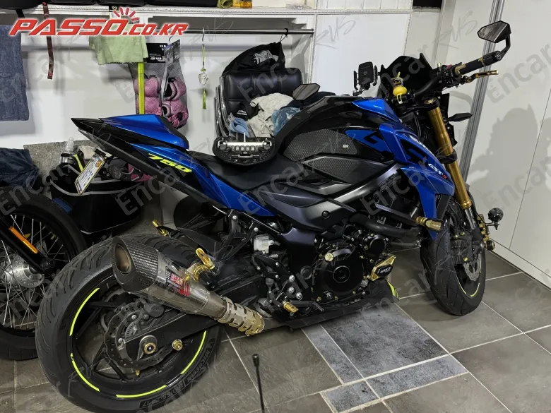 Suzuki Gsx S 750 - фото 0