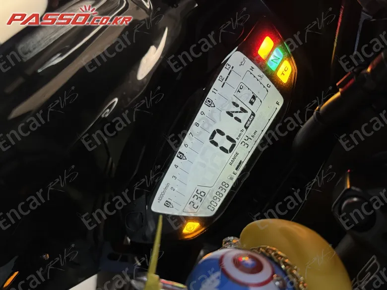 Suzuki Gsx S 750 - фото 3