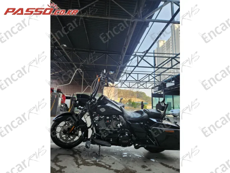 HARLEY-DAVIDSON ROAD KING SPECIAL - фото 1