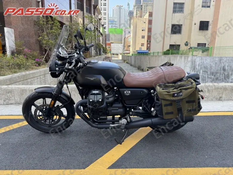 Moto Guzzi V7 Stone - фото 1
