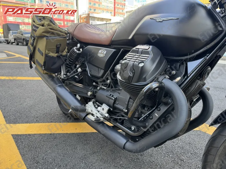 Moto Guzzi V7 Stone - фото 4