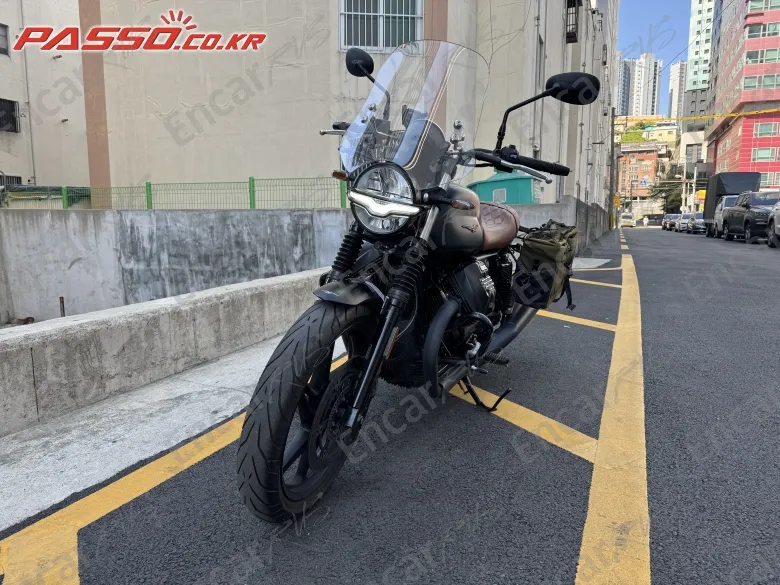 Moto Guzzi V7 Stone - фото 6