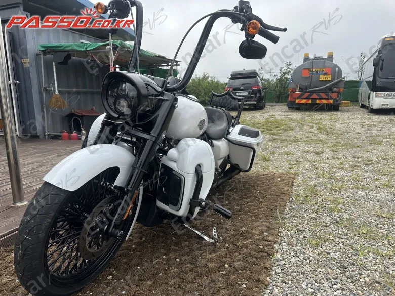 HARLEY-DAVIDSON ROAD KING SPECIAL - фото 1