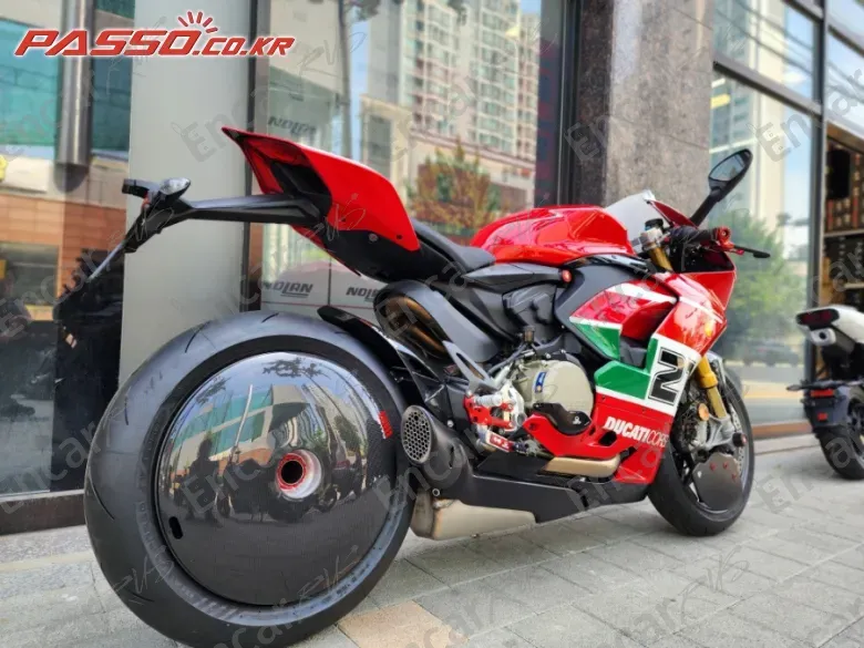 DUCATI PANIGALE V2 - фото 2