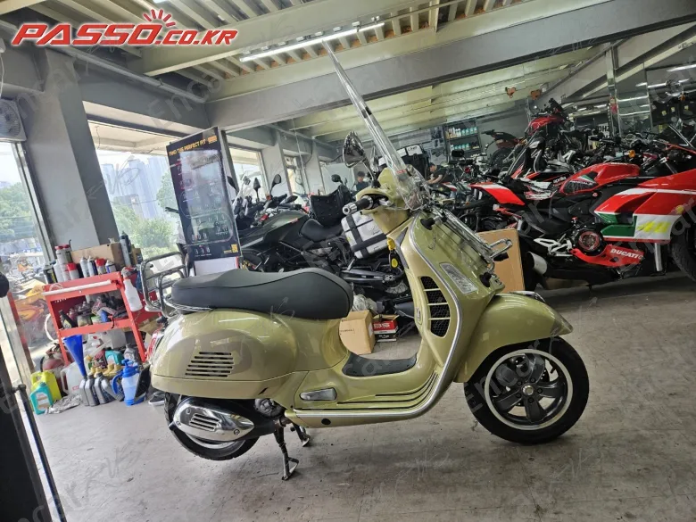 VESPA GTS 300 75TH SPECIAL EDITION - фото 0