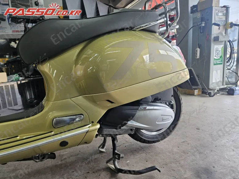 VESPA GTS 300 75TH SPECIAL EDITION - фото 4
