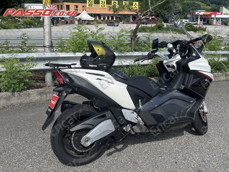 Aprilia Srv 850 - фото 0