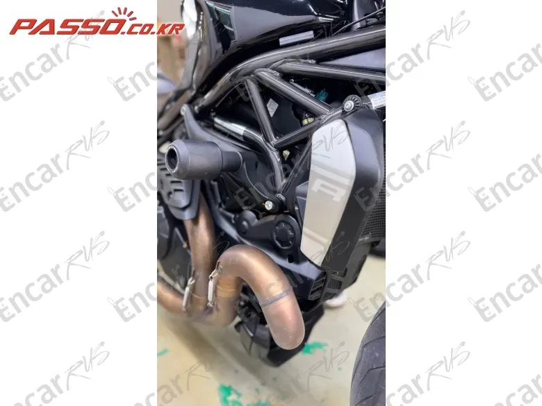 Ducati Monster 1200 R - фото 4