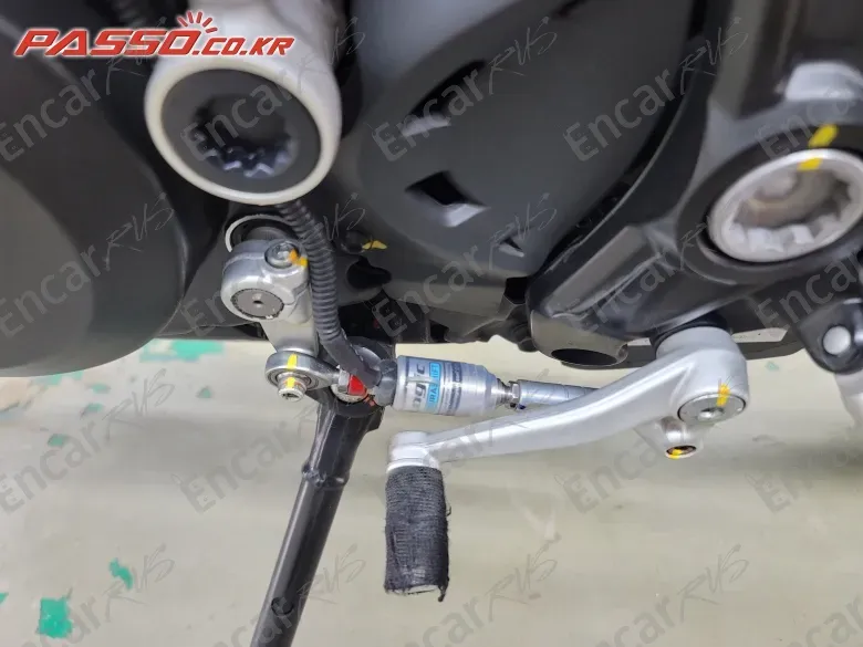 Ducati Monster 1200 R - фото 6