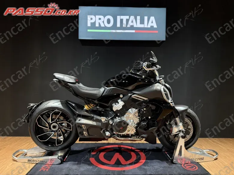 Ducati Diavel V4 - фото 0