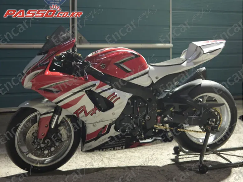 Suzuki Gsx R 600 - фото 0