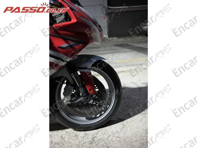 Suzuki Gsx R 600 - фото 3