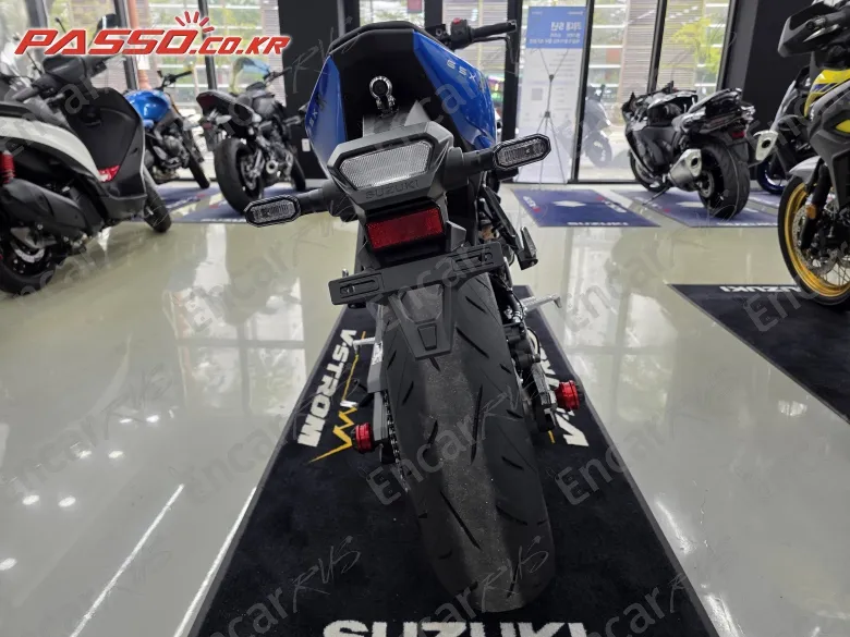 Suzuki Gsx 8 R - фото 2