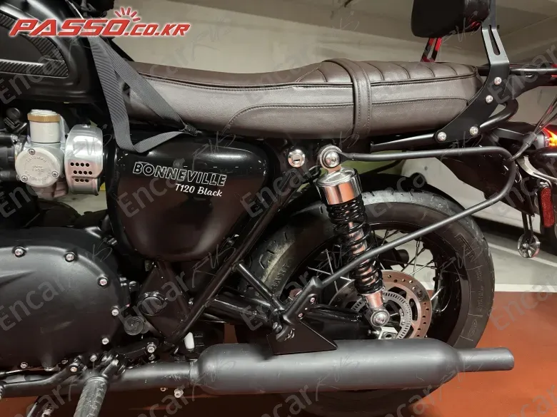 Triumph Bonneville T120 Black - фото 6