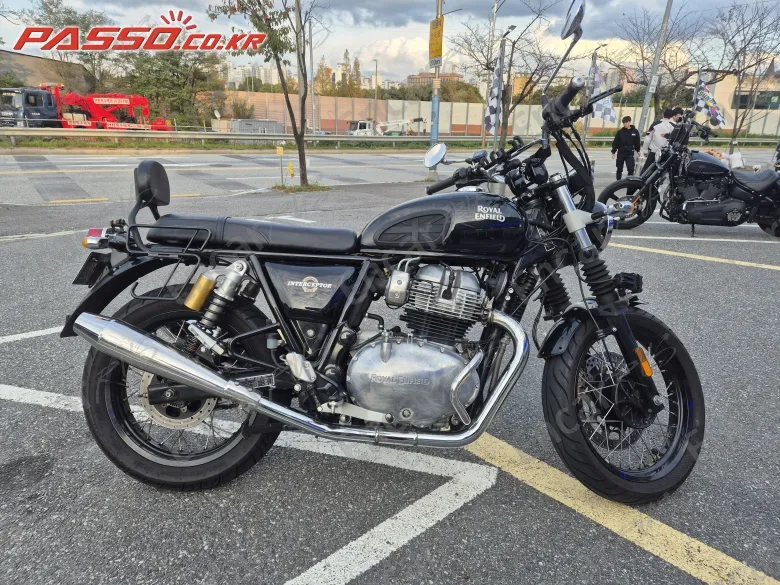 Royal Enfield Interceptor 650 - фото 0