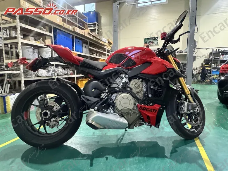 Ducati Streetfighter V4 S - фото 0