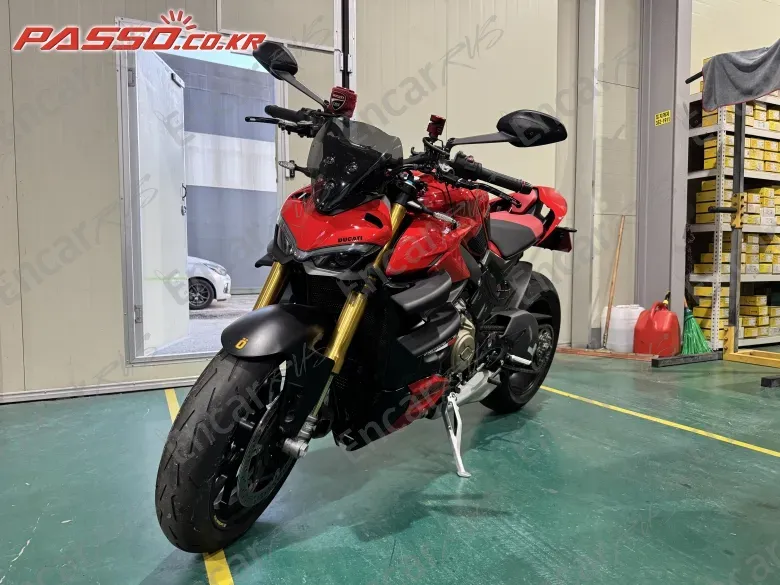 Ducati Streetfighter V4 S - фото 1