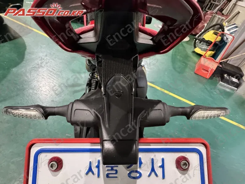 Ducati Streetfighter V4 S - фото 2