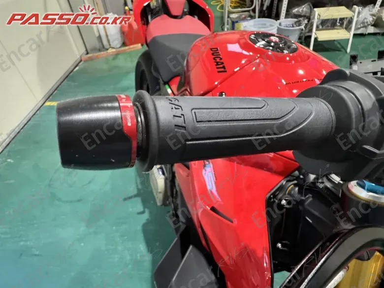 Ducati Streetfighter V4 S - фото 3