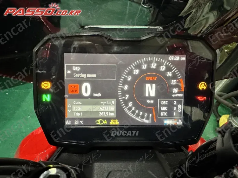 Ducati Streetfighter V4 S - фото 4