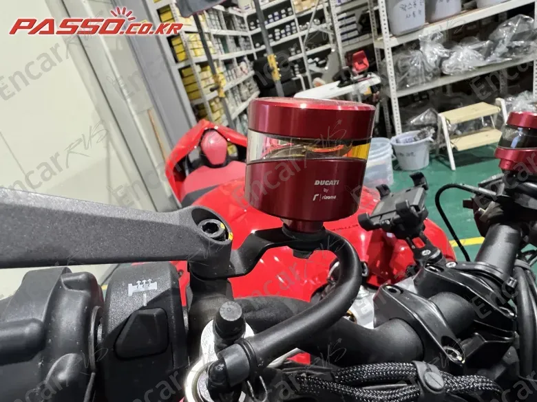 Ducati Streetfighter V4 S - фото 6