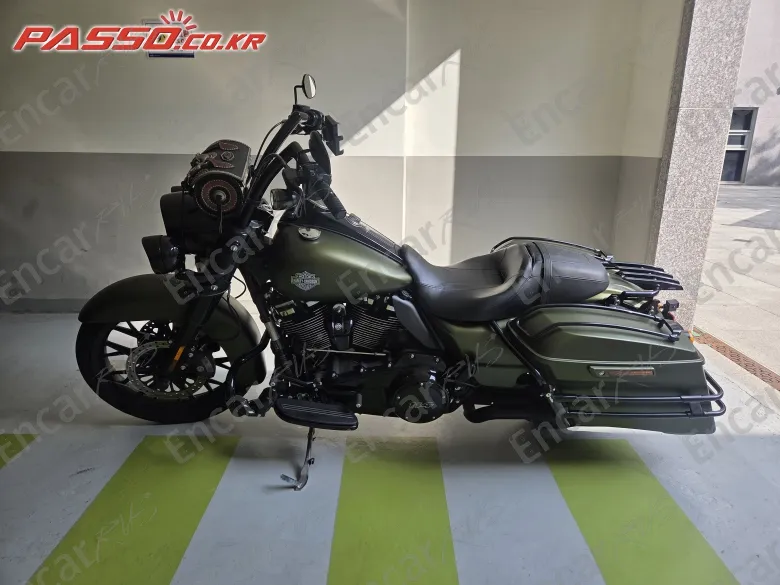 HARLEY-DAVIDSON ROAD KING SPECIAL - фото 1