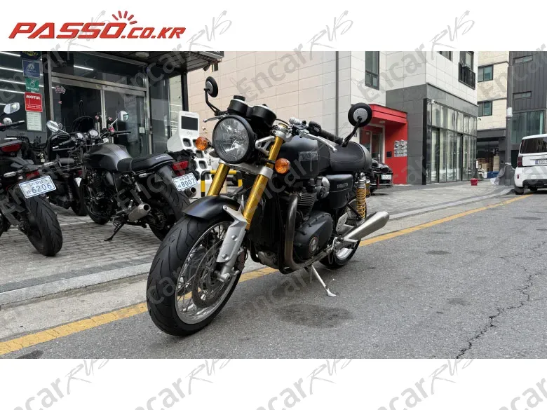 Triumph Thruxton R - фото 1