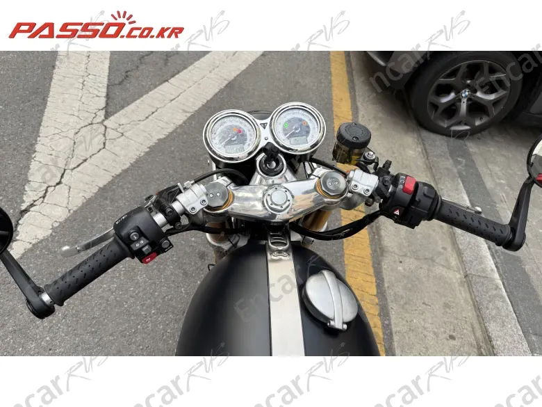 Triumph Thruxton R - фото 3