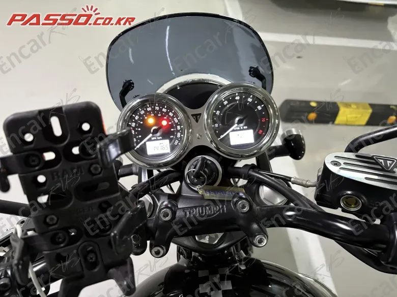 TRIUMPH BONNEVILLE T120 BLACK - фото 4