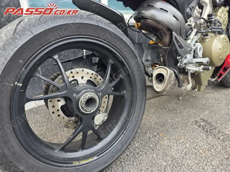 Ducati Streetfighter V4 S - фото 2