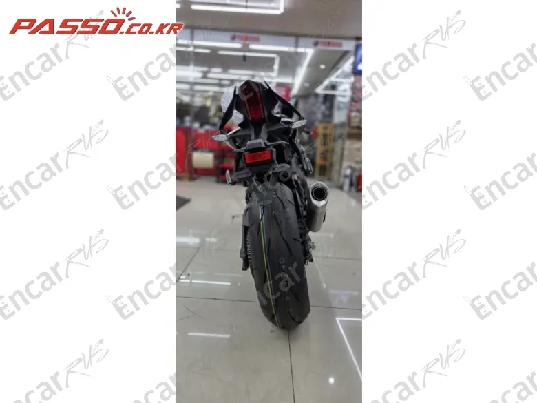 Yamaha Yzf R1 - фото 2