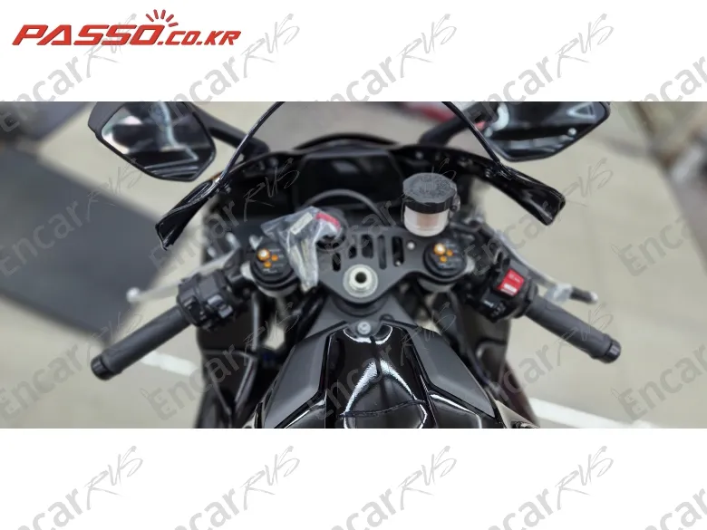 Yamaha Yzf R1 - фото 3