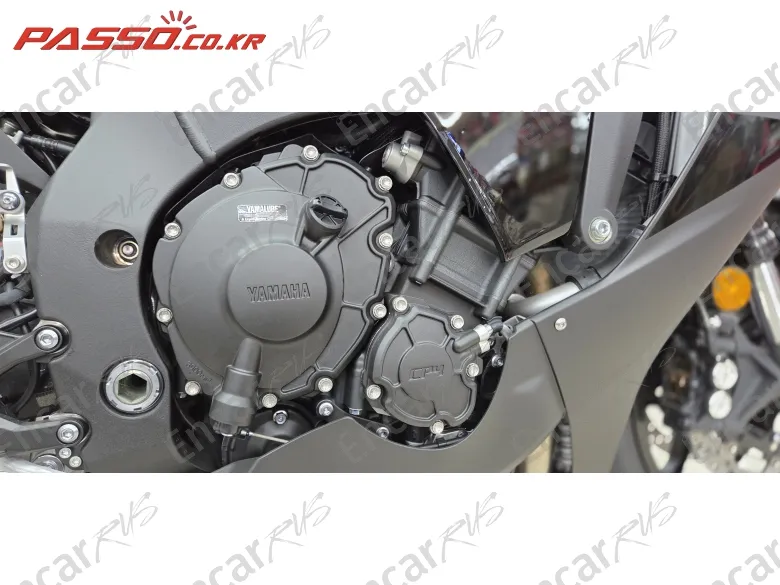 Yamaha Yzf R1 - фото 4