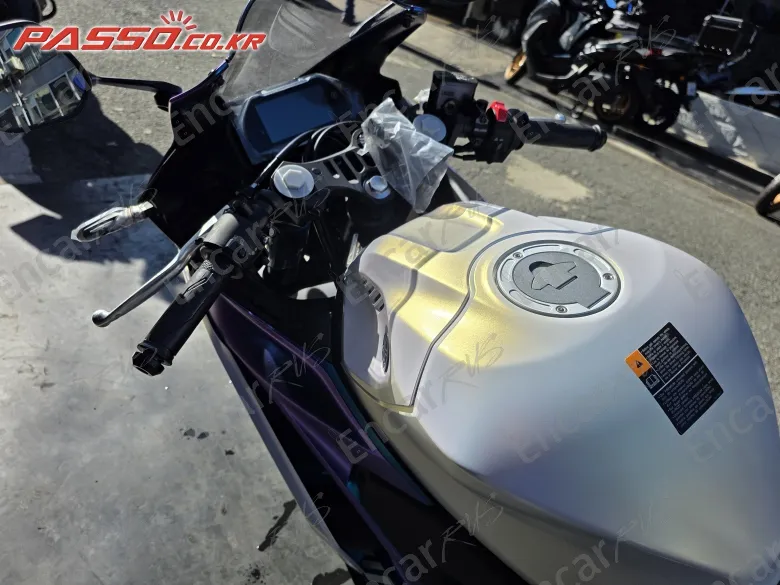 YAMAHA YZF R3 - фото 3