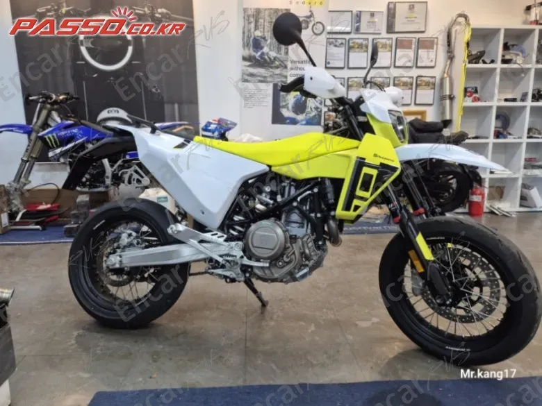 Husqvarna 701 Supermoto - фото 0