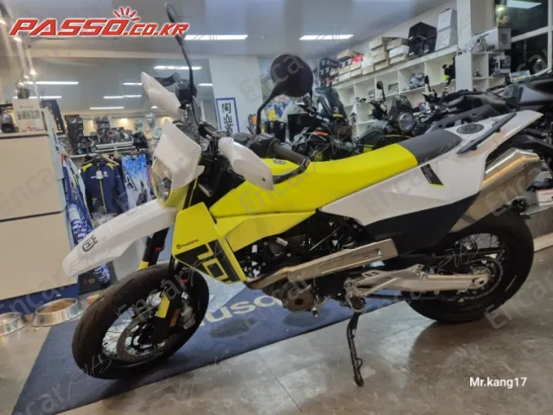 Husqvarna 701 Supermoto - фото 1