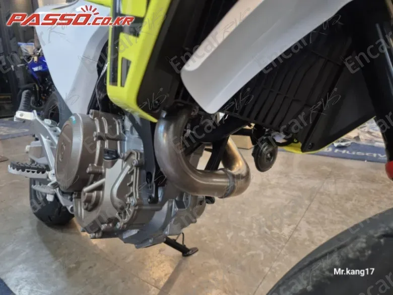 Husqvarna 701 Supermoto - фото 4